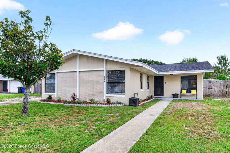 3 bedroom Single Family Residence at 996 Botany Lane, Buckingham at Levitt Park Sec 4-B, Rockledge — photo 1