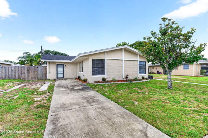 3 bedroom Single Family Residence at 996 Botany Lane, Buckingham at Levitt Park Sec 4-B, Rockledge — photo 3