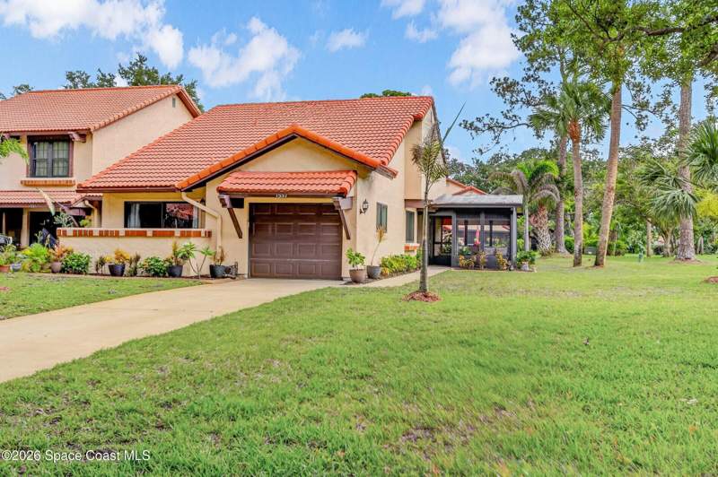 2 bedroom Townhouse at 1557 Waldorf Circle, Port Malabar Country Club Unit 5 1st Replat, Palm Bay — photo 3