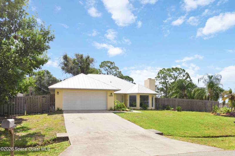 2 bedroom Single Family Residence at 1211 Amish Place, Palm Bay, Palm Bay — photo 2