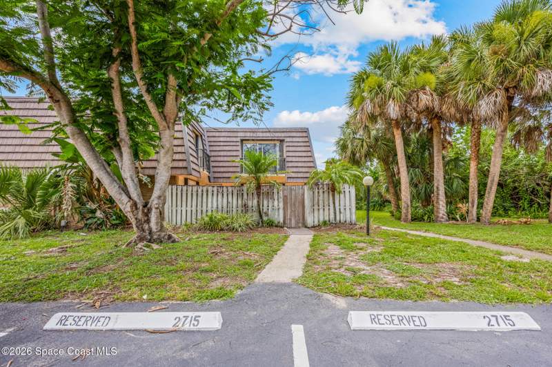 2 bedroom Townhouse at 2715 Vista Oaks Circle, Vista Oaks, Palm Bay — photo 2