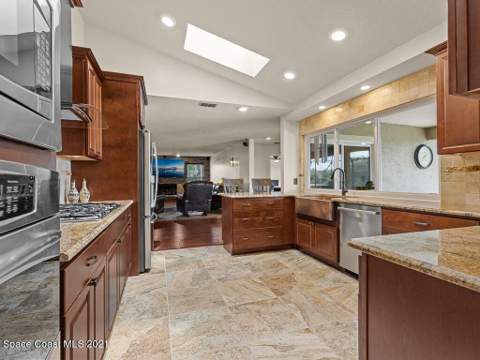 820 Kerry Downs Circle, Melbourne FL - photo 7 of 42