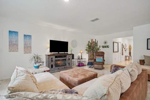 975 Sablon Street, Palm Bay FL - photo 7 of 38