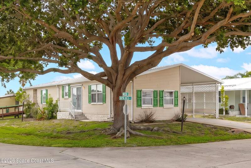 2 bedroom Manufactured Home at 7509 Montauk Avenue #S10, Snug Harbor Lakes Condo, Micco — photo 3