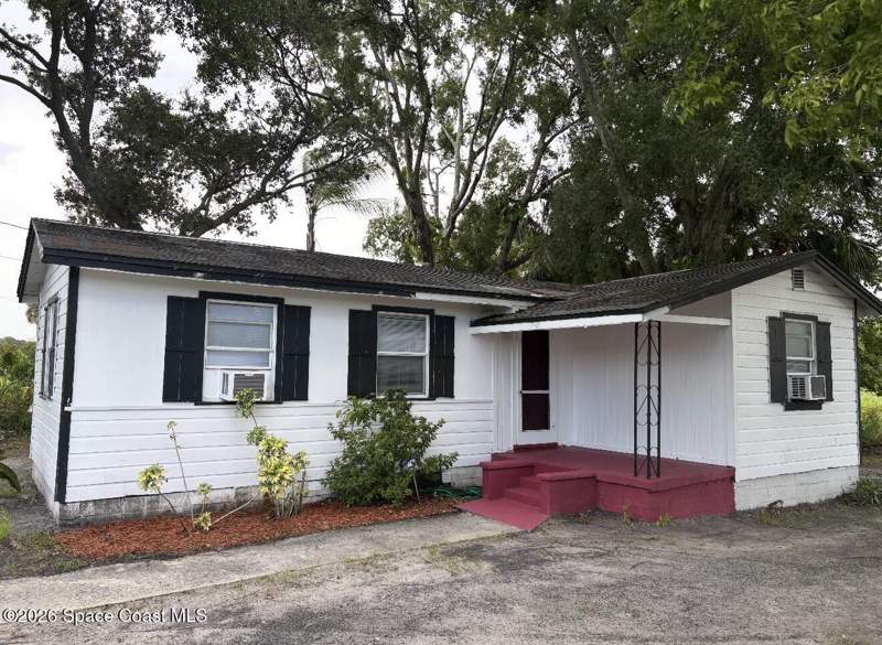 2 bedroom Single Family Residence at 802 Wager Avenue, Rerdells Addn To Titusville, Titusville — photo 1