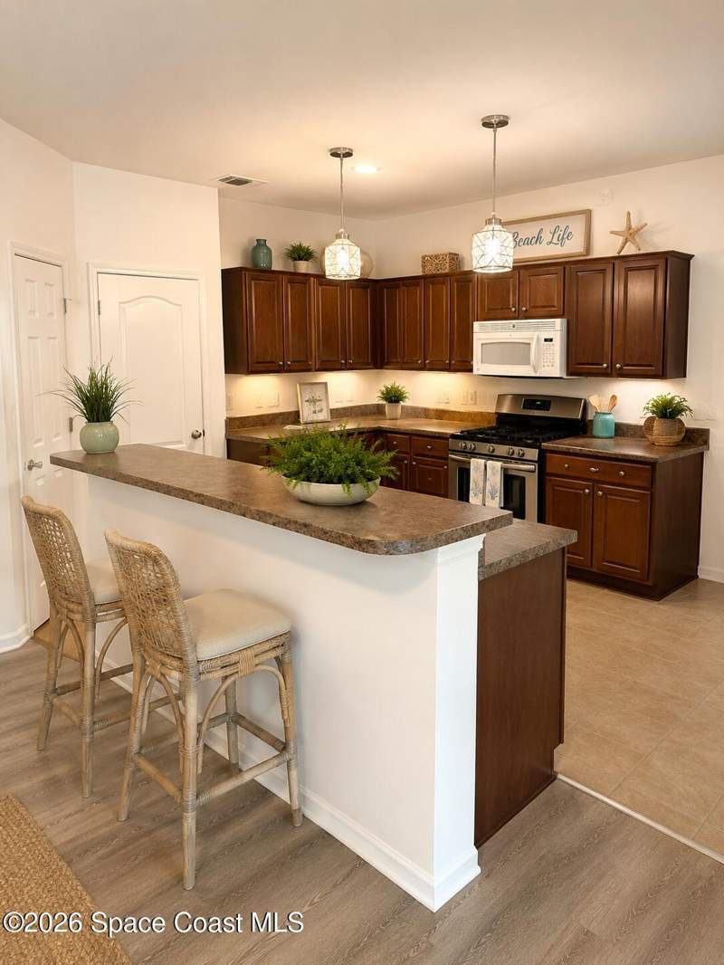 5 bedroom Single Family Residence at 782 Marian Court, Sterling Forest, Titusville — photo 4
