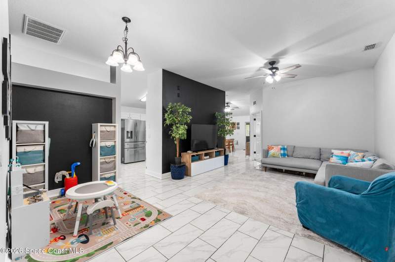 4 bedroom Single Family Residence at 301 Wishing Well Circle, Brentwood Lakes Phase III, Palm Bay — photo 4