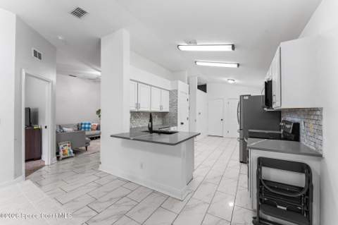 301 Wishing Well Circle, Palm Bay FL - photo 12 of 41