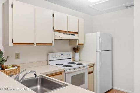 1430 Malibu Circle #111, Palm Bay FL - photo 20 of 35