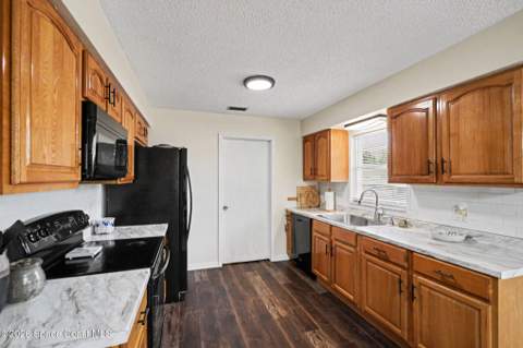 250 Cambridge Avenue, Palm Bay FL - photo 16 of 37