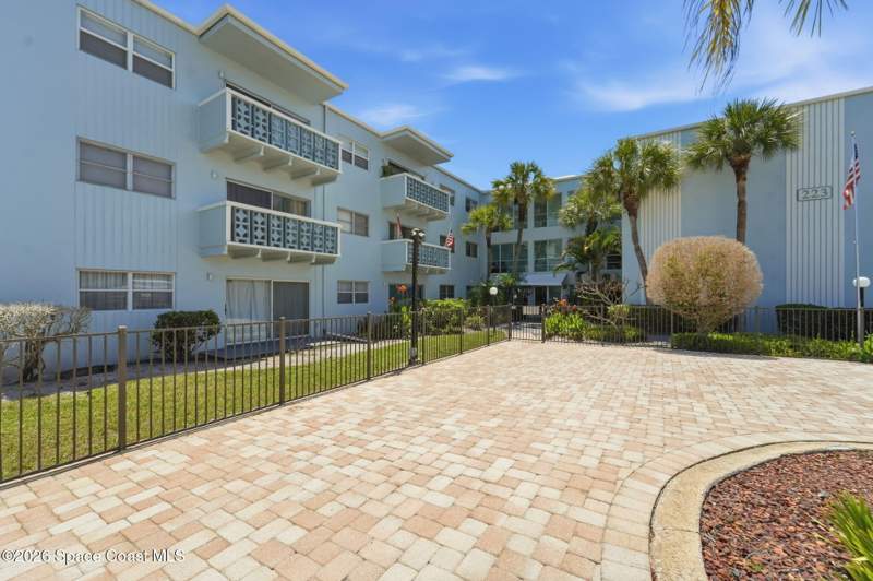 2 bedroom Condominium at 223 Columbia Drive #122, The Plaza Condo, Cape Canaveral — photo 2