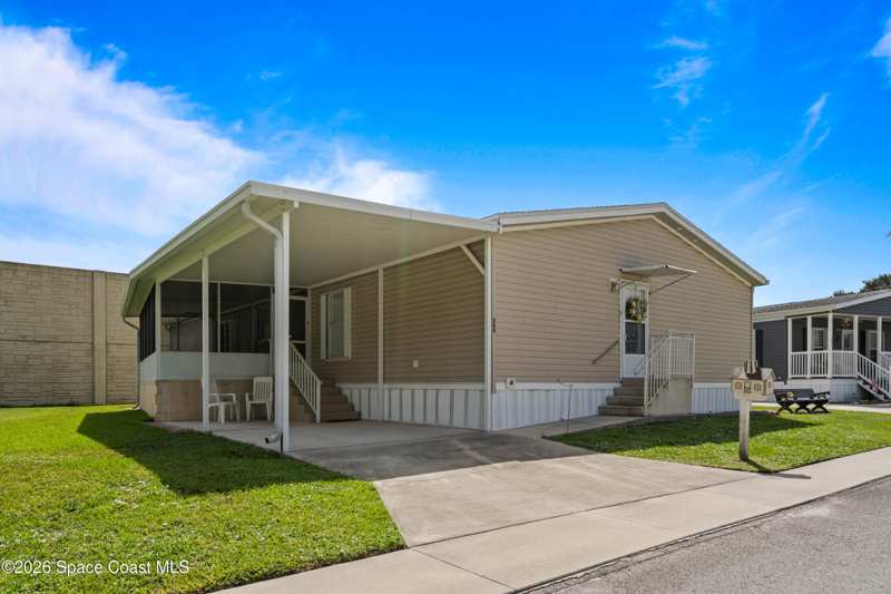 4 bedroom Manufactured Home at 264 Holiday Park Boulevard, Port Malabar Holiday Park Unit 1 1st Replat, Palm Bay — photo 1