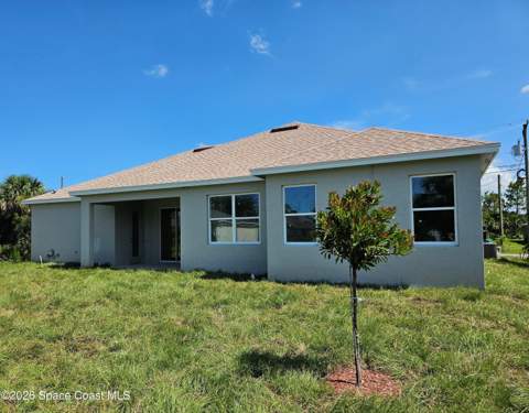 571 Fondulac Street, Palm Bay FL - photo 6 of 46