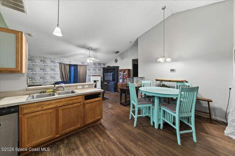 4 bedroom Single Family Residence at 1802 Wildcat Avenue, Port Malabar Unit 18, Palm Bay — photo 2