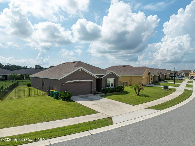 4 bedroom Single Family Residence at 3524 Sandhill Crane Circle, Rymar Greens at Indian River Preserve, Mims — photo 4