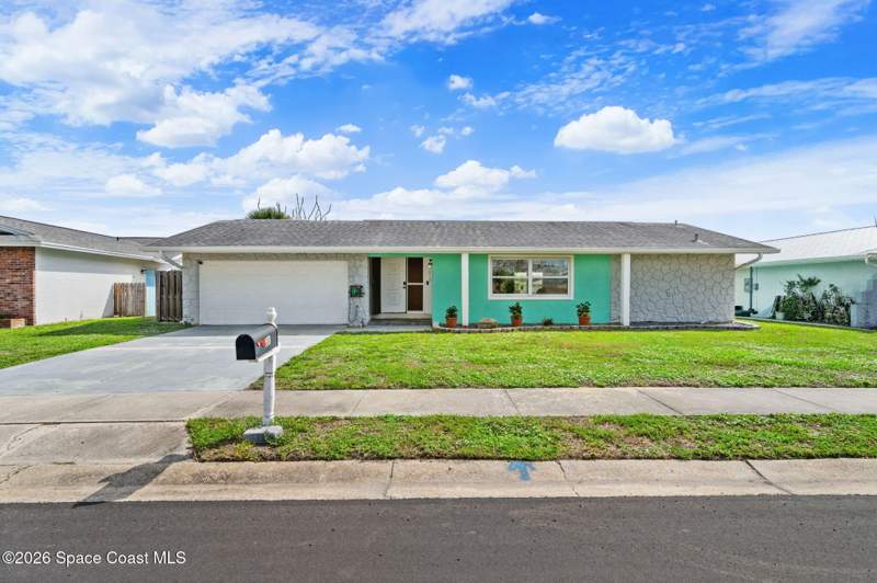 4 bedroom Single Family Residence at 158 Via De La Reina, Villa De Palmas Unit 1, Merritt Island — photo 2