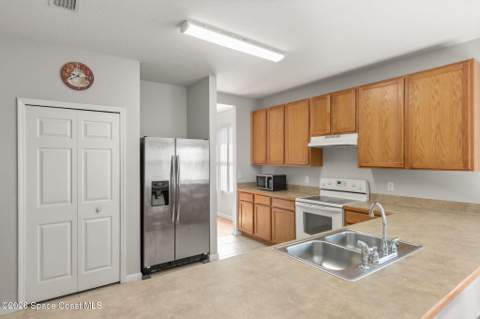 402 Breckenridge Circle, Palm Bay FL - photo 8 of 15