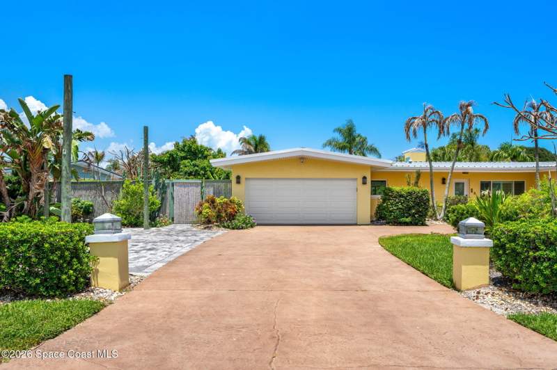 4 bedroom Single Family Residence at 3 W West Point Drive, West Point Add To Snug Harbor Est, Cocoa Beach — photo 4