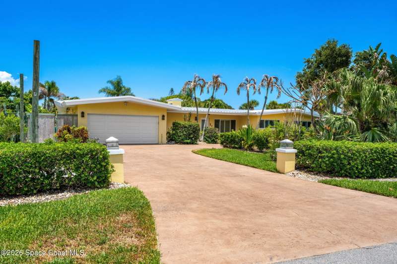 4 bedroom Single Family Residence at 3 W West Point Drive, West Point Add To Snug Harbor Est, Cocoa Beach — photo 5