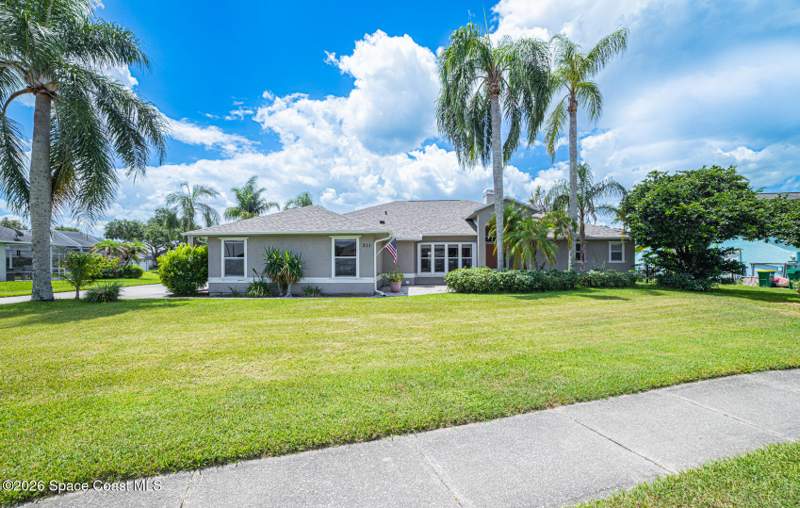 3 bedroom Single Family Residence at 211 Lake Shore Drive, Citrus Club, Merritt Island — photo 1
