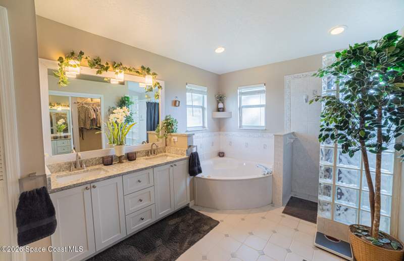 3 bedroom Single Family Residence at 211 Lake Shore Drive, Citrus Club, Merritt Island — photo 5