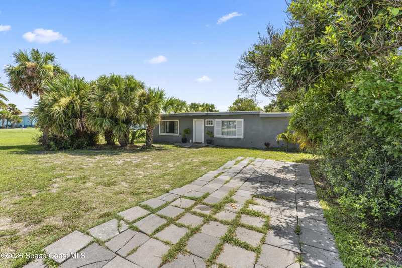 3 bedroom Single Family Residence at 450 S Brevard Avenue, Cocoa Beach 6th Addn To, Cocoa Beach — photo 1