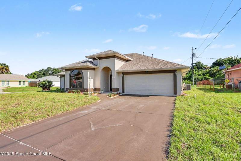 3 bedroom Single Family Residence at 2088 Sun Valley Street, Sun Valley Subd, Titusville — photo 3