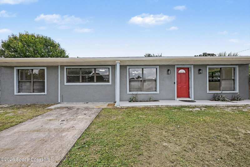 4 bedroom Single Family Residence at 2292 Lakeview Drive, Lakeview Shores, Melbourne — photo 1