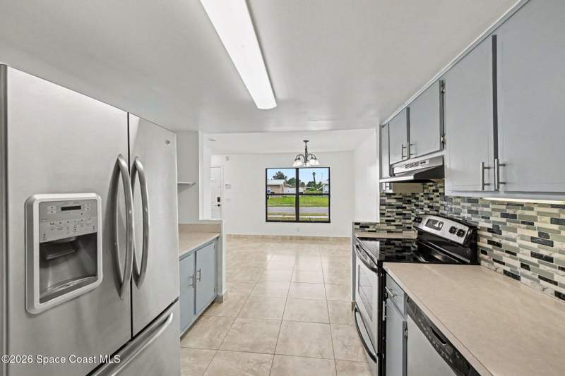4 bedroom Single Family Residence at 2292 Lakeview Drive, Lakeview Shores, Melbourne — photo 4