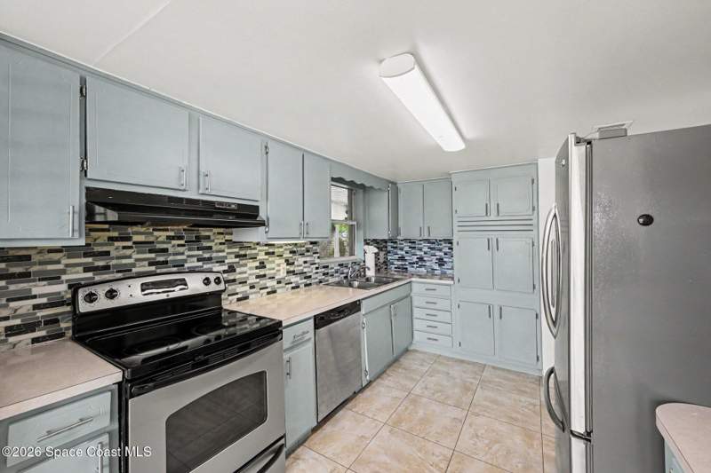 4 bedroom Single Family Residence at 2292 Lakeview Drive, Lakeview Shores, Melbourne — photo 3