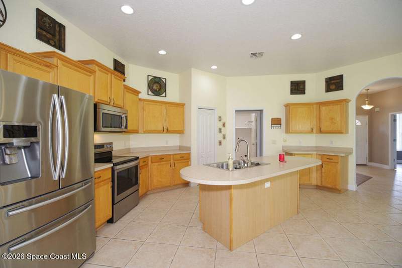 3 bedroom Single Family Residence at 1916 Windbrook Drive, Summerfield at Bayside Lakes Phase 1, Palm Bay — photo 5