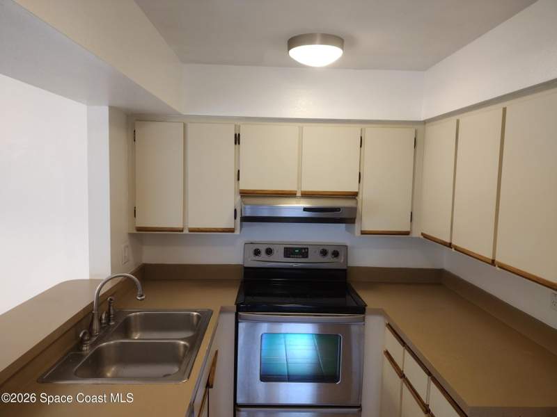 2 bedroom Townhouse at 2551 S Park Avenue, Oak Tree Gardens Townhomes, Titusville — photo 4