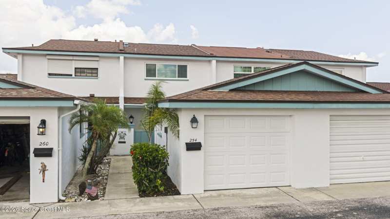 2 bedroom Townhouse at 254 Queens Court, Townhomes of Satellite Beach, Satellite Beach — photo 1