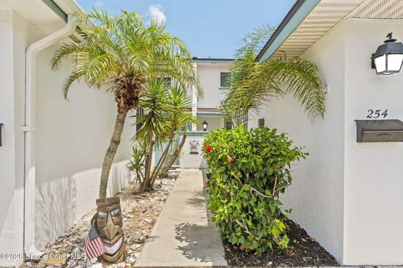 2 bedroom Townhouse at 254 Queens Court, Townhomes of Satellite Beach, Satellite Beach — photo 3