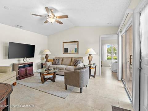 1445 Malibu Circle #107, Palm Bay FL - photo 9 of 33