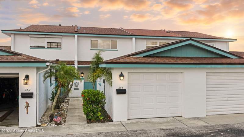 2 bedroom Townhouse at 254 Queens Court, Townhomes of Satellite Beach, Satellite Beach — photo 2