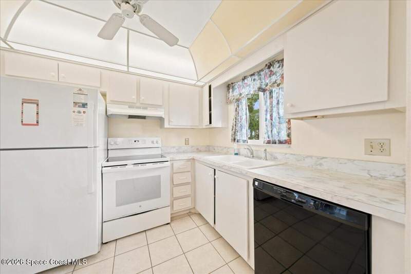 2 bedroom Condominium at 171 Cape Shores Circle #3-E, Cape Shores Apt Bldg No 03 Condo, Cape Canaveral — photo 4