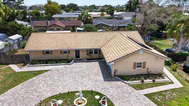 4 bedroom Single Family Residence at 1250 Newfound Harbor Drive, Banana River Drive Subd, Merritt Island — photo 2