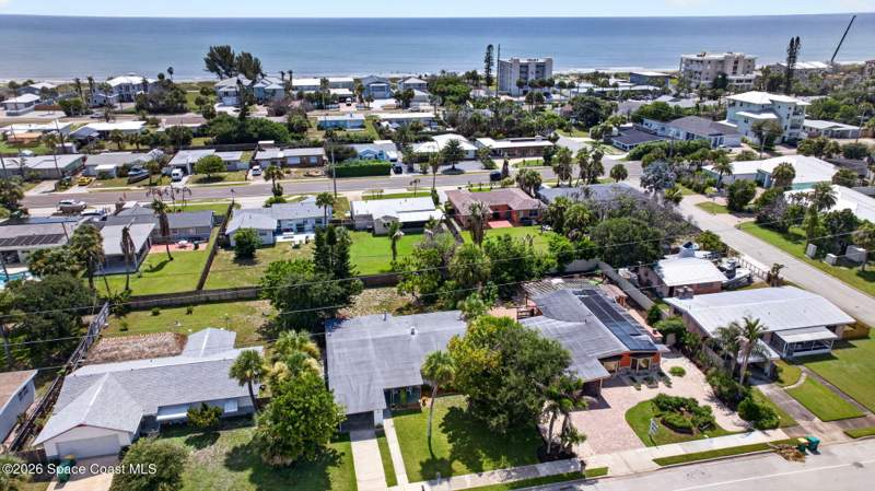 3 bedroom Single Family Residence at 1041 S Brevard Avenue, Harborview Sec 1, Cocoa Beach — photo 2