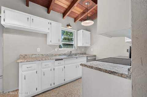 1041 S Brevard Avenue, Cocoa Beach FL - photo 11 of 64