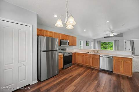 2476 Hidden Pine Lane, Palm Bay FL - photo 8 of 34