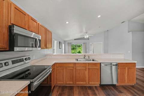 2476 Hidden Pine Lane, Palm Bay FL - photo 9 of 34