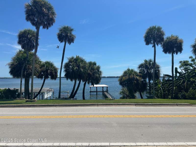5 bedroom Single Family Residence at 1613 N Indian River Drive, Broadview Manor, Cocoa — photo 5
