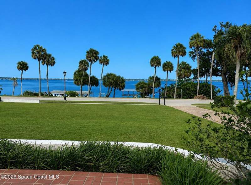 5 bedroom Single Family Residence at 1613 N Indian River Drive, Broadview Manor, Cocoa — photo 4