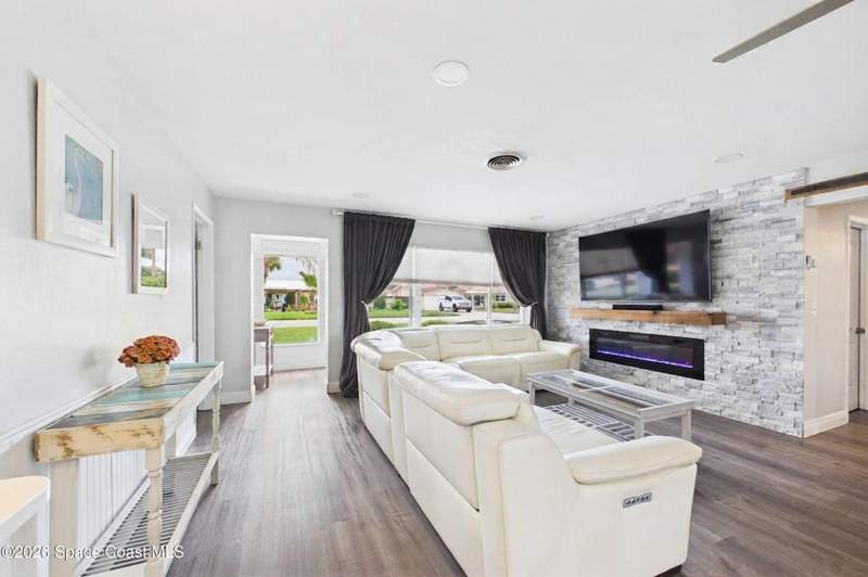 4 bedroom Single Family Residence at 249 Harwood Avenue, None, Satellite Beach — photo 4
