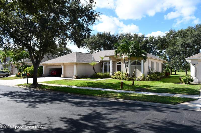 4 bedroom Single Family Residence at 1932 Windbrook Drive, Summerfield at Bayside Lakes Phase 1, Palm Bay — photo 3