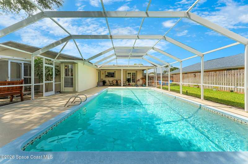 2 bedroom Single Family Residence at 215 Sand Pine Road, Indialantic, Indialantic — photo 1