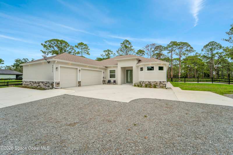 5 bedroom Single Family Residence at 8025 SE Babcock Street, South Grant, Grant-Valkaria — photo 1