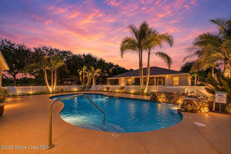 2 bedroom Townhouse at 1910 Muirfield Way #B, Players Club at Bayside Lakes Phase 3, Palm Bay — photo 4