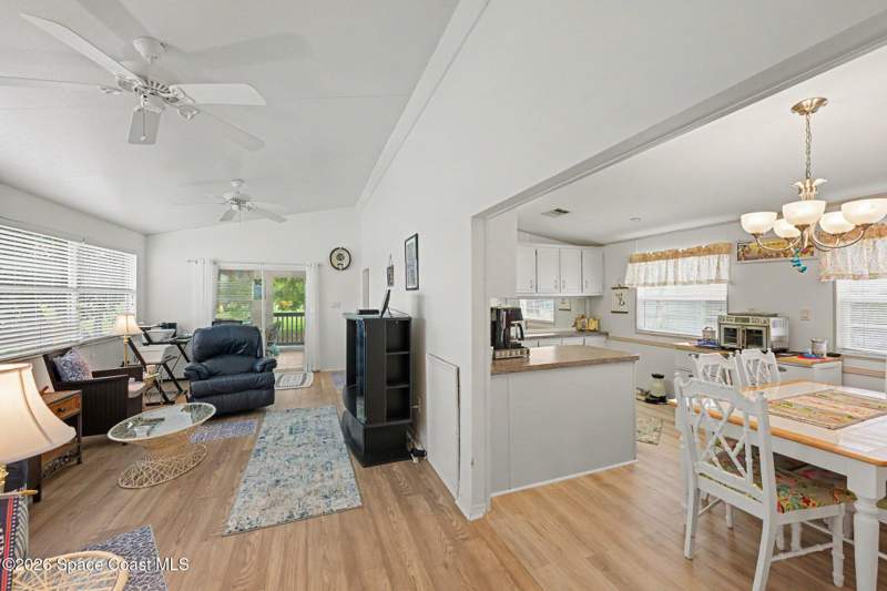 2 bedroom Manufactured Home at 535 Lake Drive #535, The Great Outdoors Premier RV/Golf Resort II, Titusville — photo 4